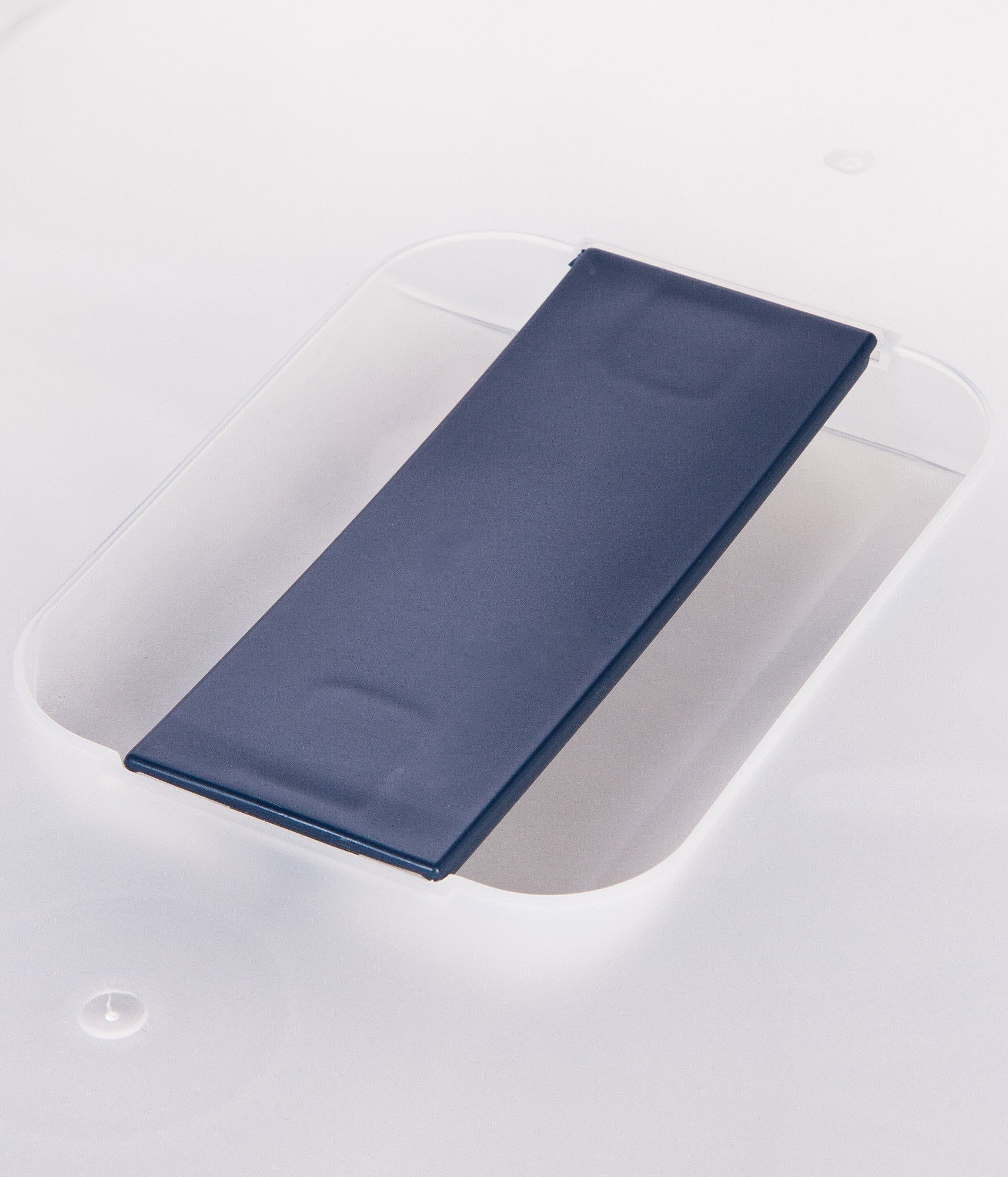 clh-15_navy_scoop_closeup_handle_55fd9c2c-4c08-4c4c-bd50-dc1833178fd3